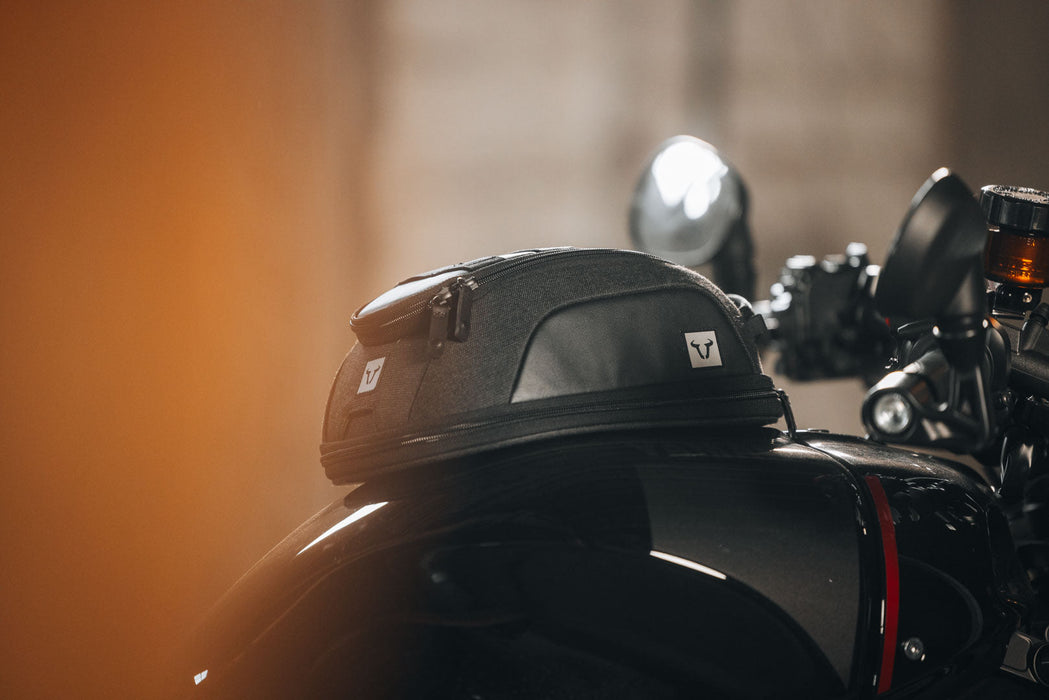 Legend Gear magnetic tank bag LT3 - 3.5 l - 5.5 l. Magnetic fastening. SW Motech