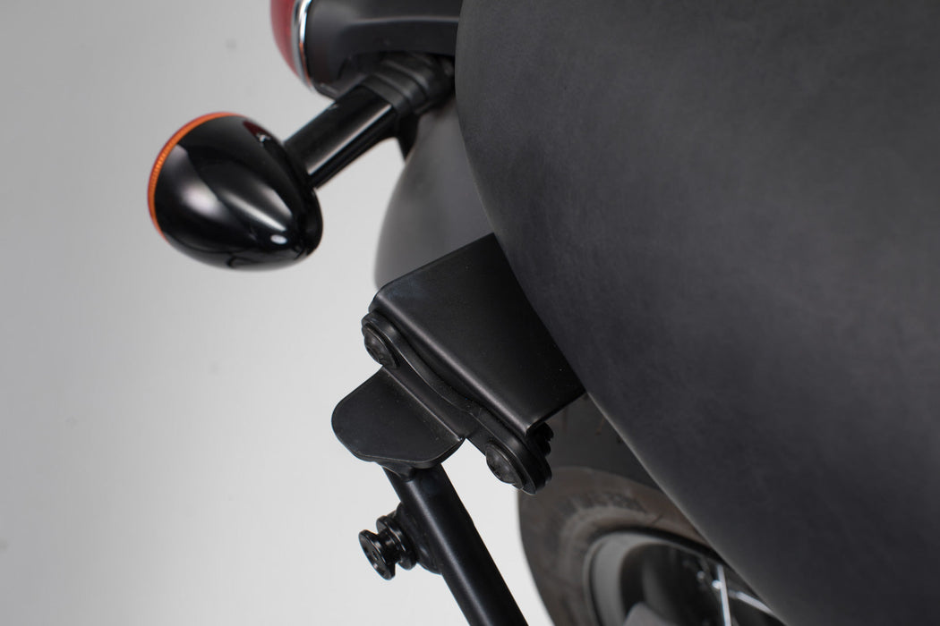 Adapter for SLC side carrier right - For Bonneville T100/120 (15-) w/o pass. grab rail. SW-Motech