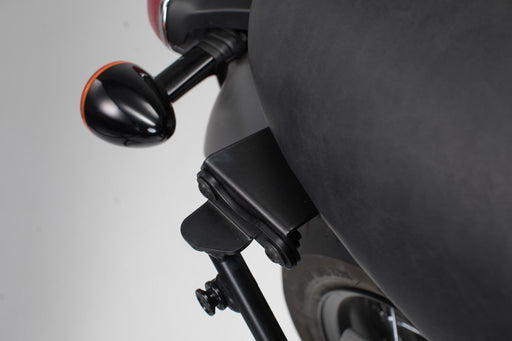 Adapter for SLC side carrier right - For Bonneville T100/120 (15-) w/o pass. grab rail. SW-Motech