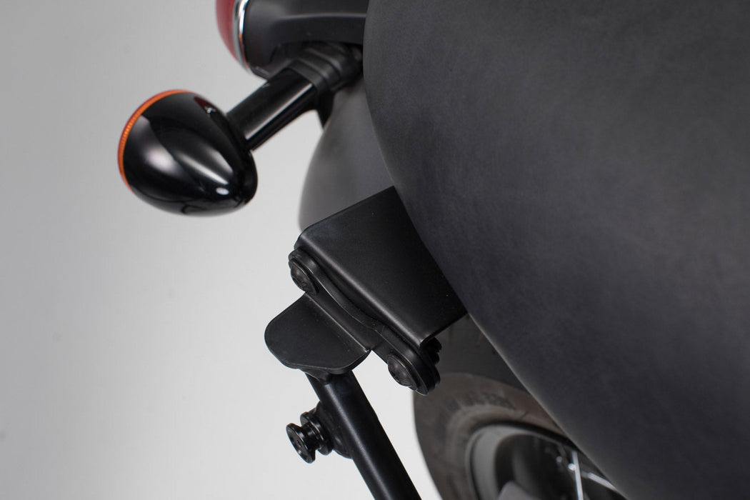 Adapter for SLC side carrier left - For Bonneville T100/120 (15-) w/o pass. grab rail. SW-Motech