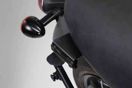 Adapter for SLC side carrier left - For Bonneville T100/120 (15-) w/o pass. grab rail. SW-Motech
