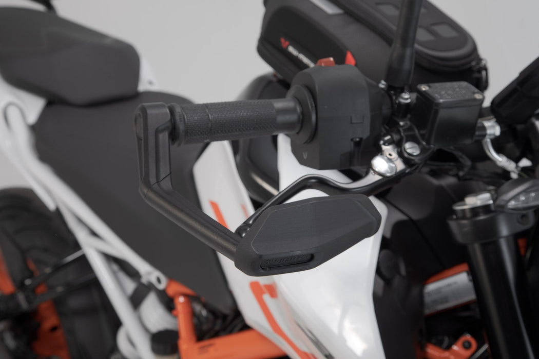 Lever guards with wind protection - Black. 390 Duke, Monster 937, MT-03, Tuono 1100. SW-Motech