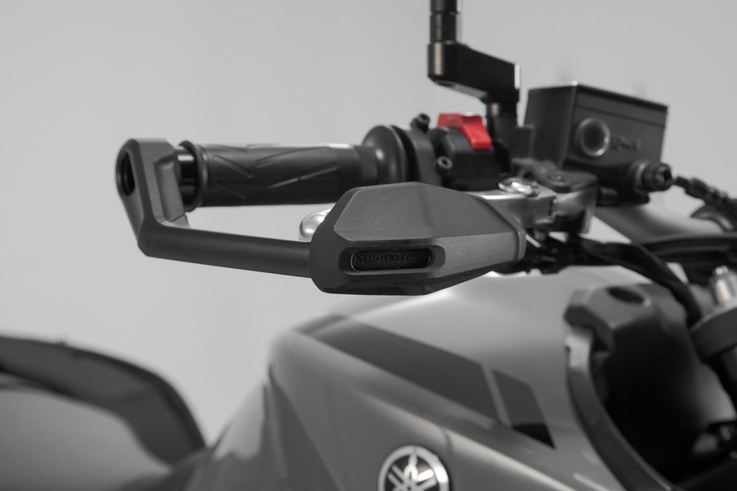 Lever guards with wind protection - Black. Yamaha models (16-), CFMoto 450NK (23-). SW-Motech