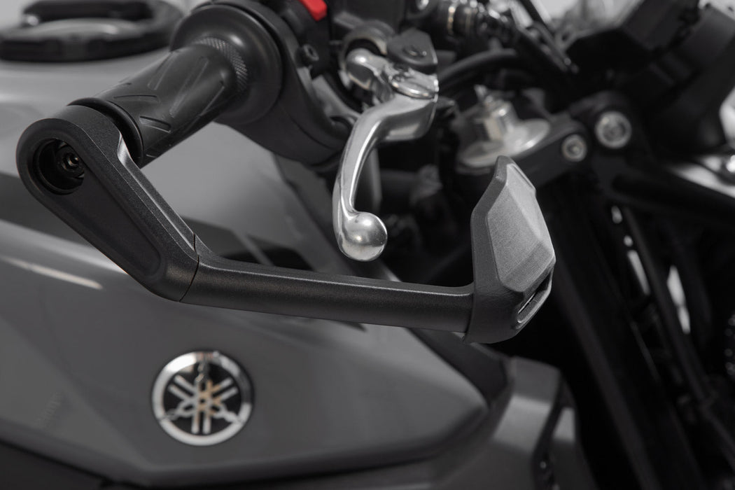 Lever guards with wind protection - Black. Yamaha models (16-), CFMoto 450NK (23-). SW-Motech