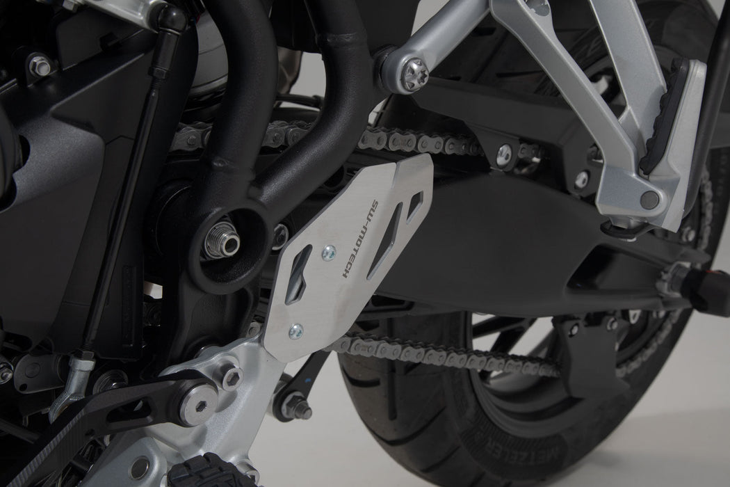 Heel guard left - Silver. Triumph Tiger 900/GT/Rally/Pro (19-23). SW-Motech